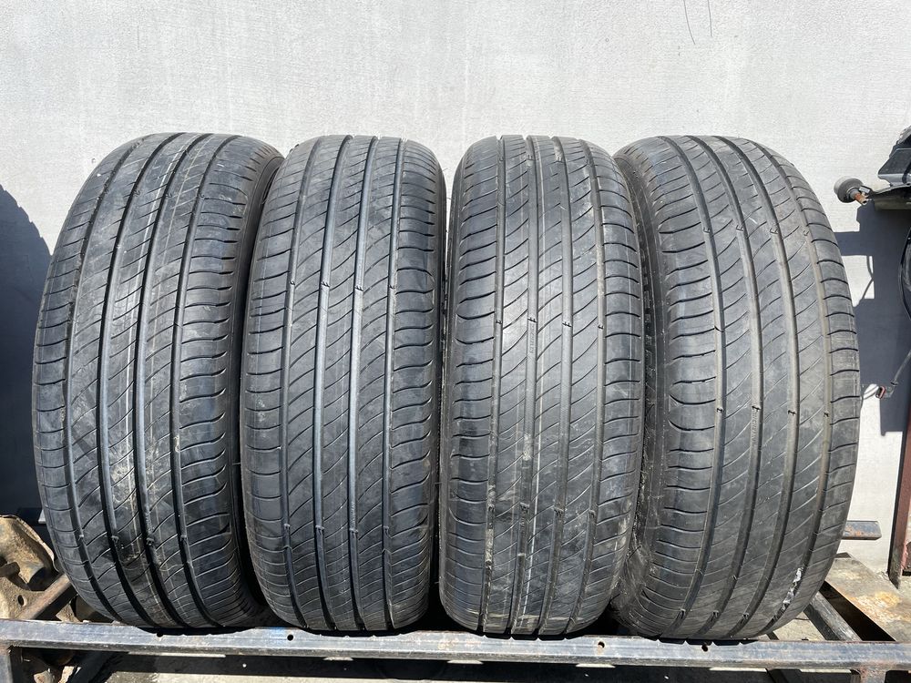 Шини Колеса Резина R17 215/65R-17 MICHELIN