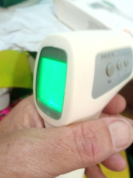 Termômetro digital.tipo pistola.novo