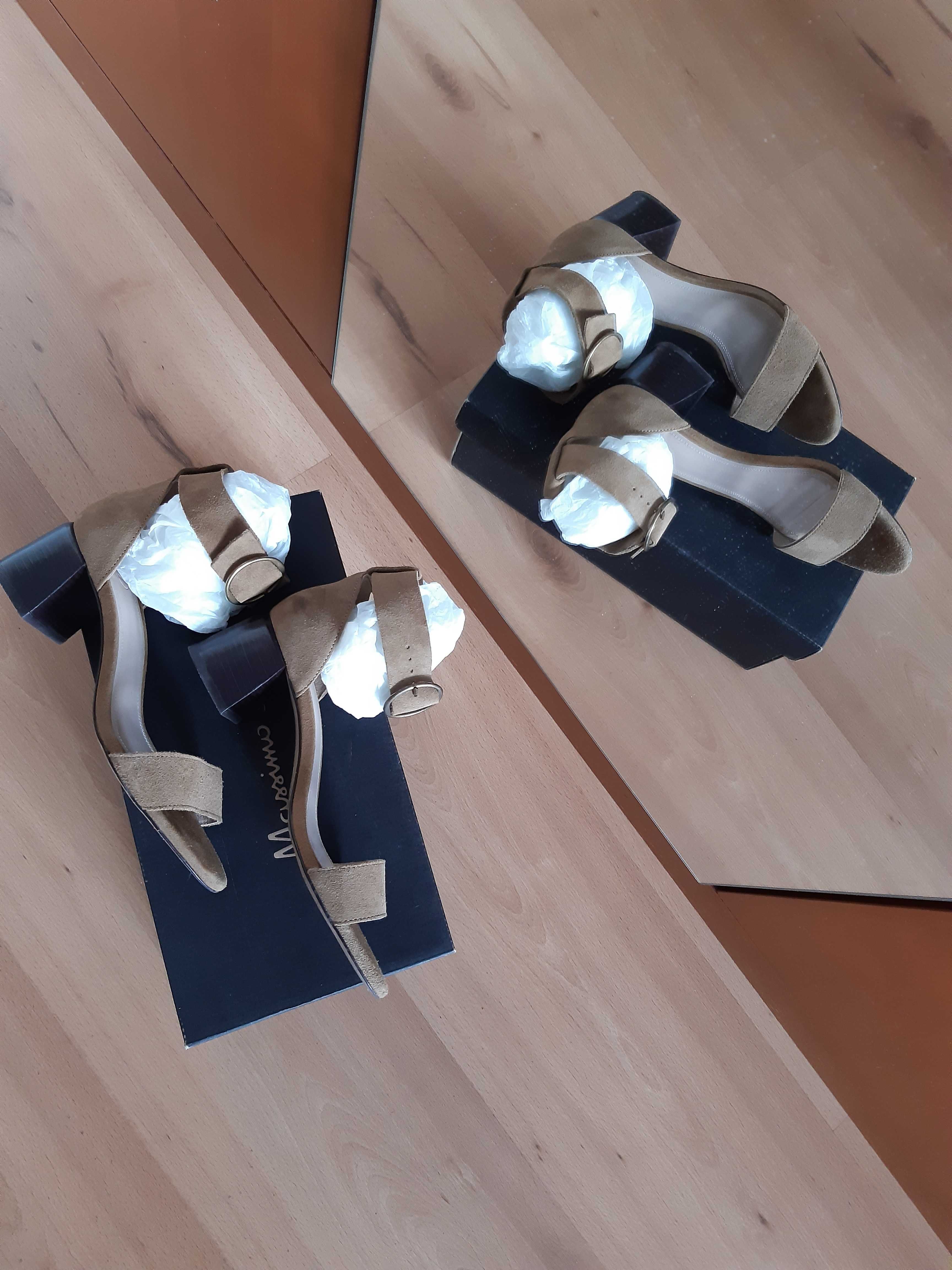 Sandały zamszowe w kolorze oliwkowym Massimo Dutti