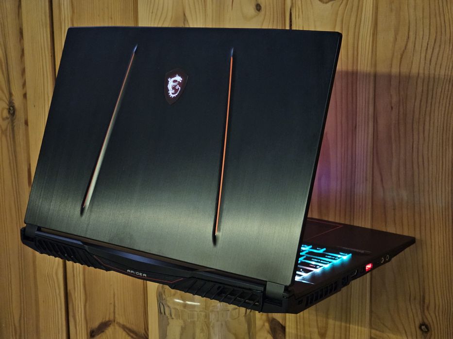 MSI 17.3" 144Hz/i7 8750H/GTX 1070 8GB/RAM 32GB/SSD 256/HDD 1000GB