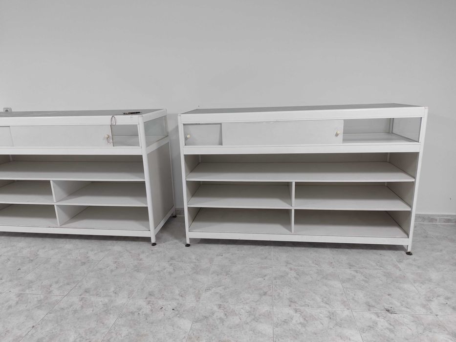 Conjunto de 2 Balcões com vitrine superior, usados