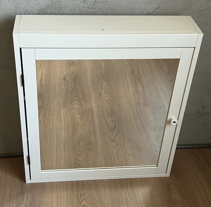 Szafka łazienkowa z lustrem i lampka ikea