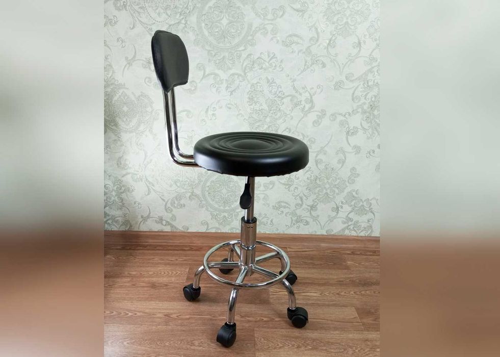 Стілець офісний комп'ютерний на колесах Salon-17 крісло для майстра