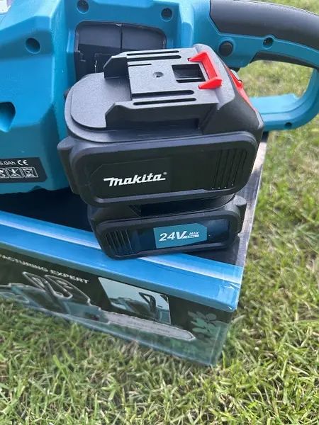 Акумуляторна ланцюгова пила Makita DUC 355 з двома акумуляторами