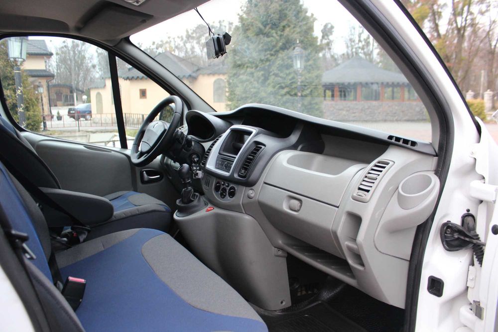 Renault Trafic 2011 оригінальний пасажир 9 мість рідна фарба