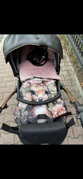 Spiwór do wózka dla dziewczynki.