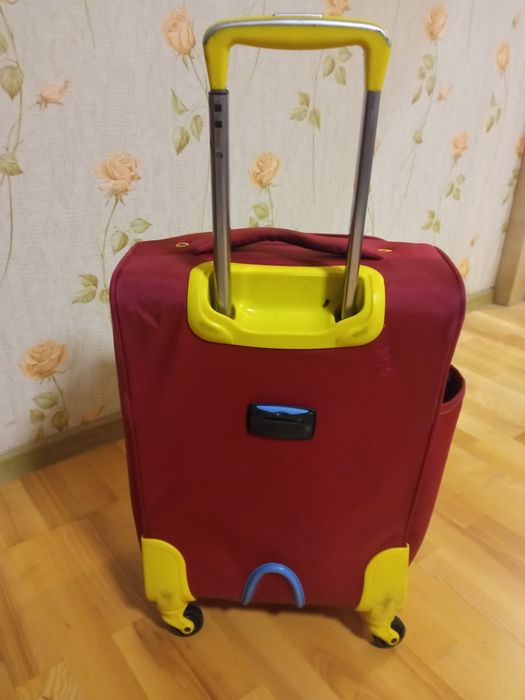 Продам отличный чемодан на колесах Leader Polo. Оригинал
