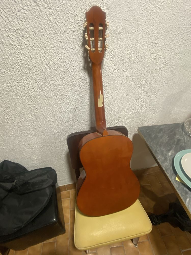 Guitarra classica 3/4 com capa e palhetas