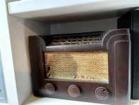 Rádio Antigo à espera de restauro...