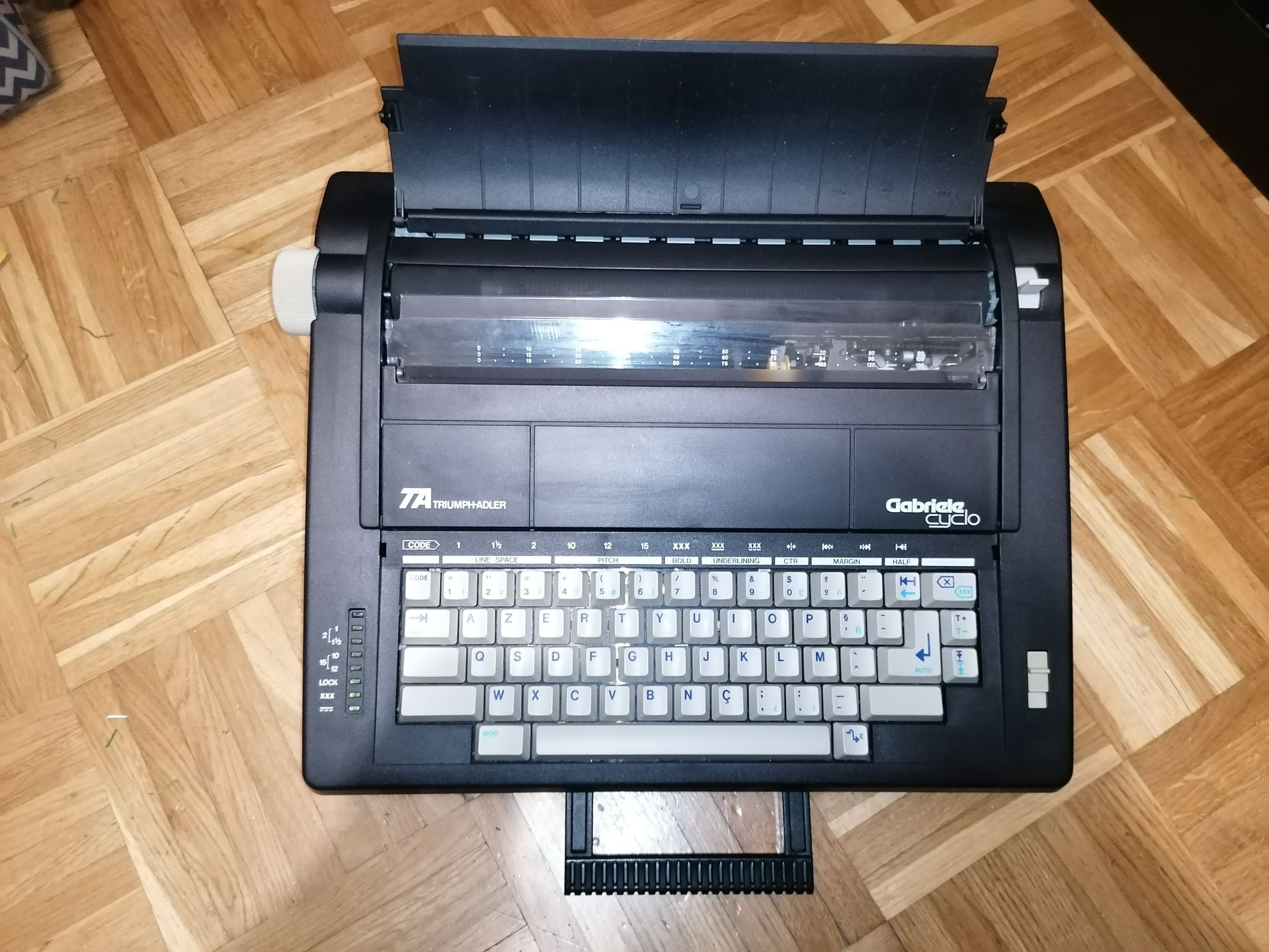 Máquina de escrever Elétrica Thriumph-Adler