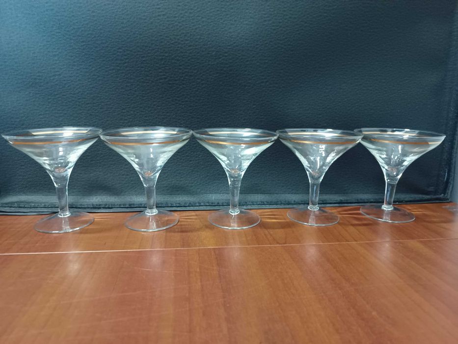 Kieliszki do martini ze złotą lamówką szkło z PRL