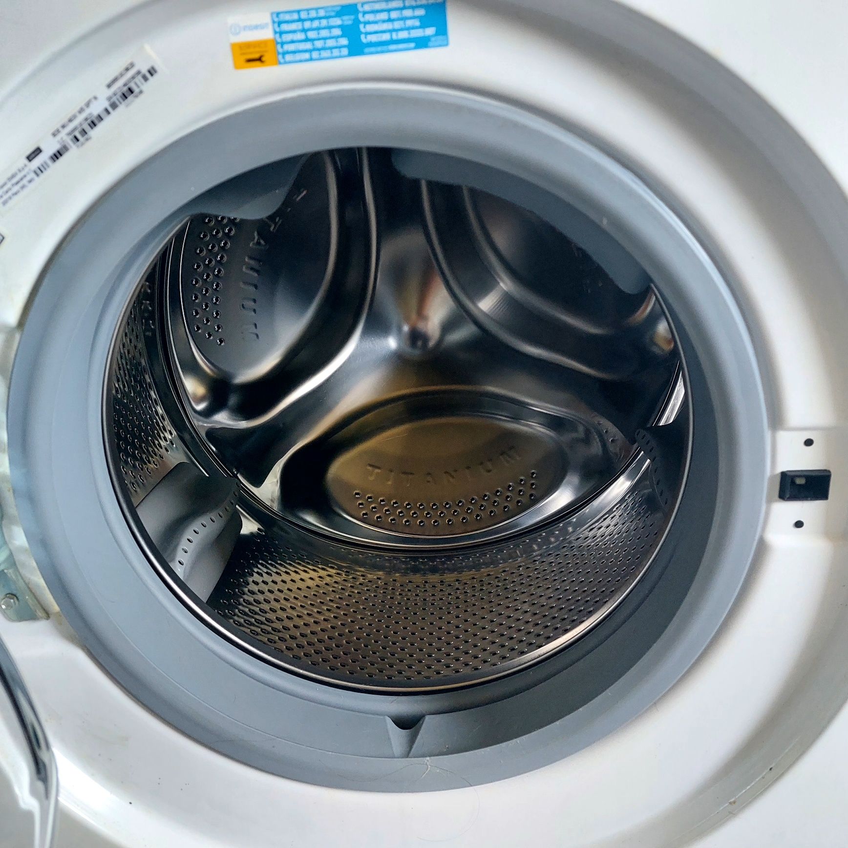 Indesit lavar e secar 9/6kg