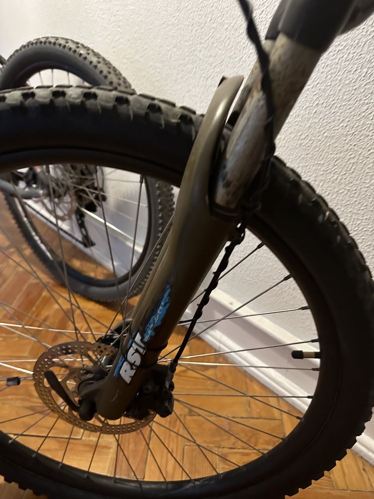Bicicleta Specialized Hardrock roda 26