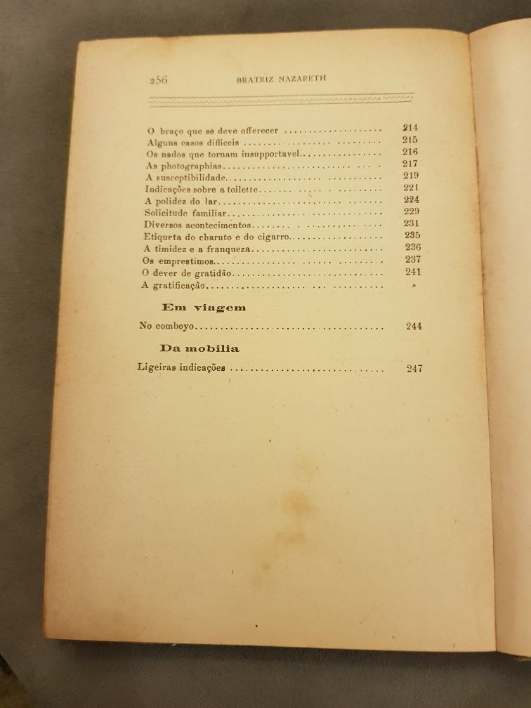 Livro antigo "Manual de civilidade e etiqueta" (1903)