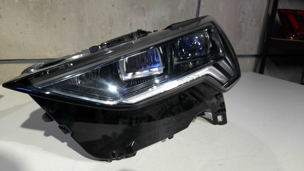 Audi Q3 83A фари Full LED оригінал Європа комплект