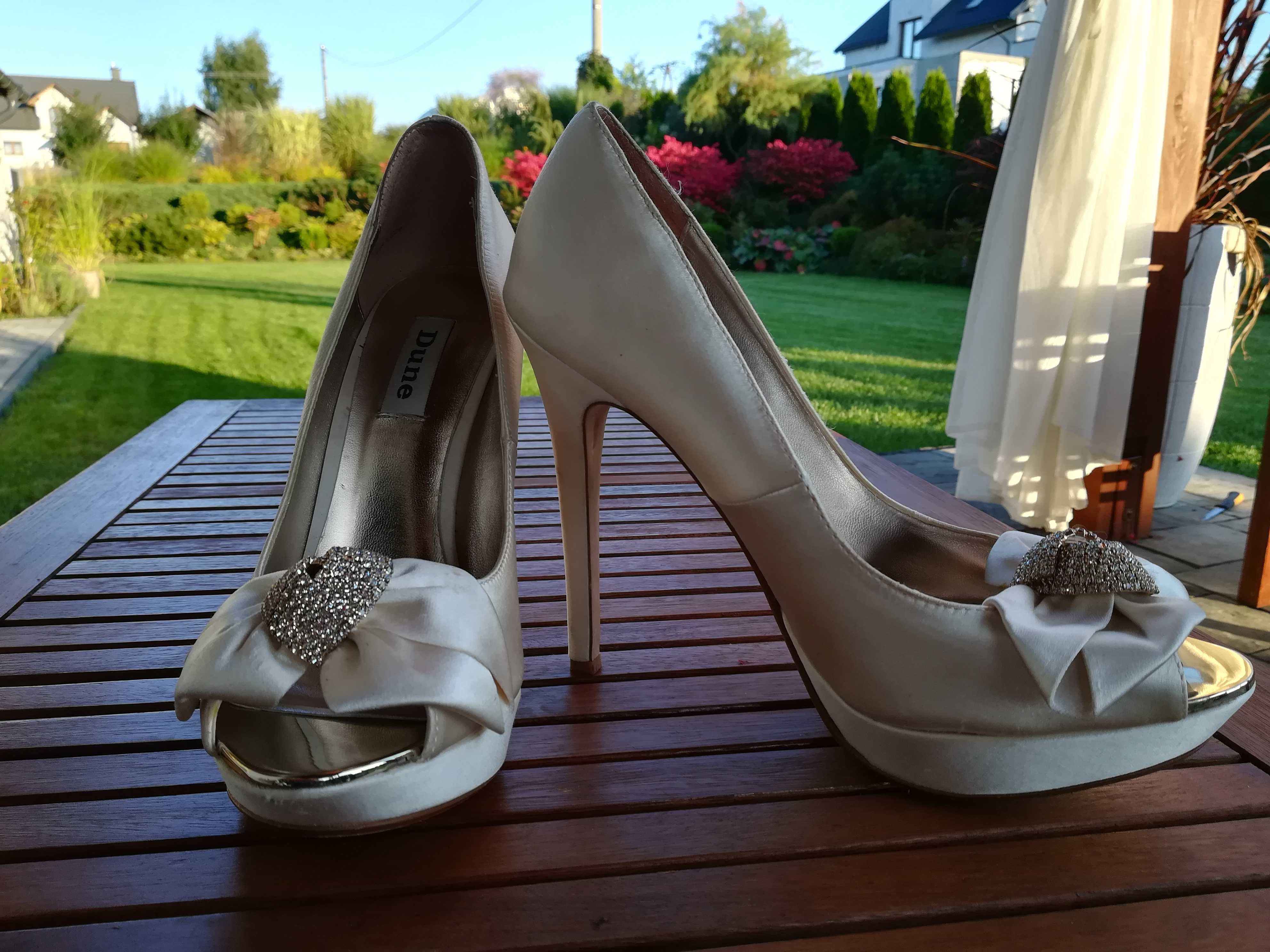 Piękne i wygodne buty ślubne