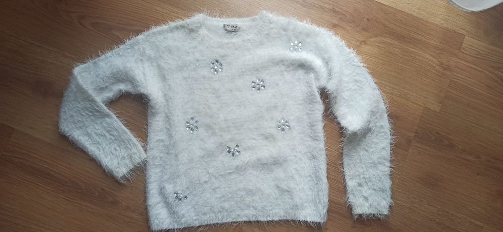 Biały sweterek r. 140