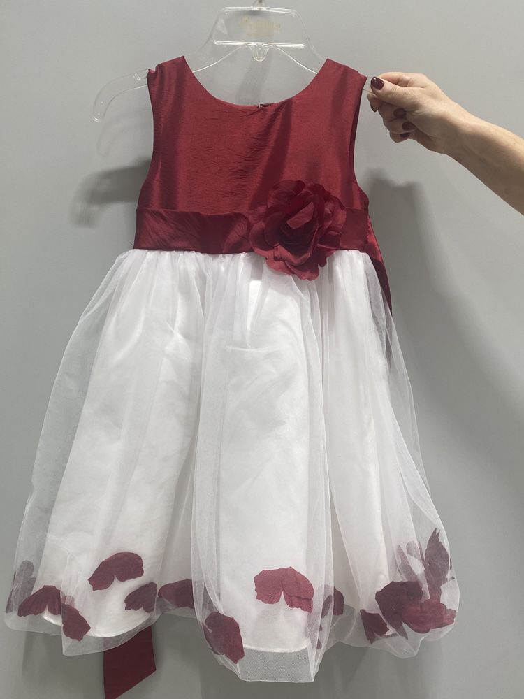 Дитяча сукня з пелюстками
