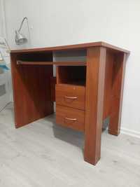 Brązowe biurko drewniane