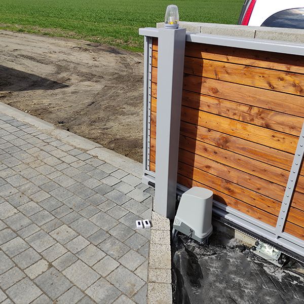 Montaż napędów do bram i ogrodzeń, szlabany i słupki parkingowe.