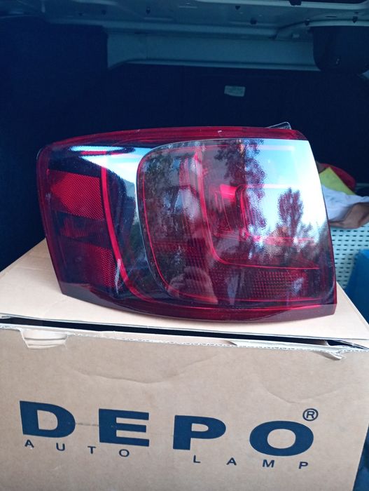 Продам задні фонарі на джету