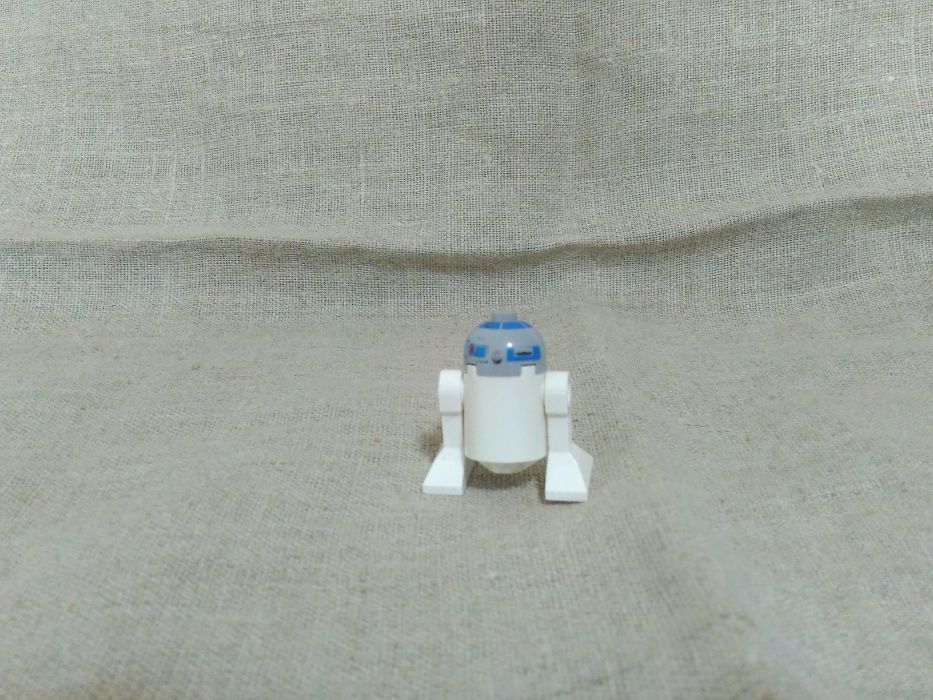 Lego фигурка R2-D2 из набора 9490 droid escape