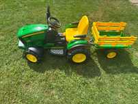 Traktor na akumulator John Deere