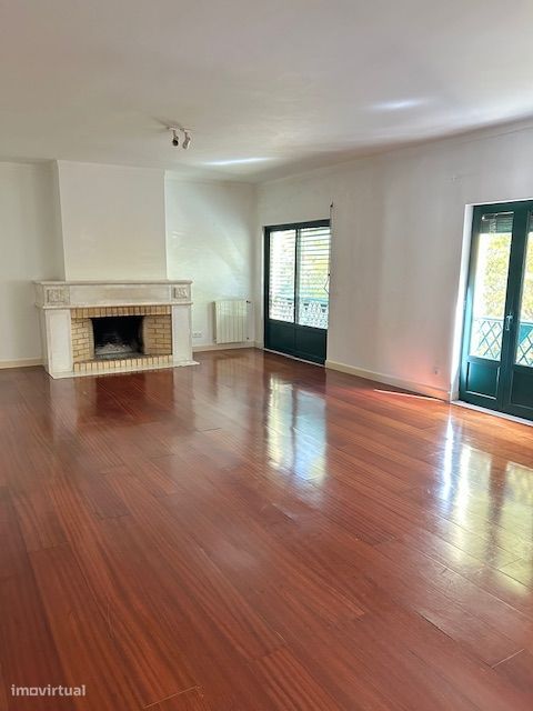 T2 com garagem  zona  Nobre da cidade.