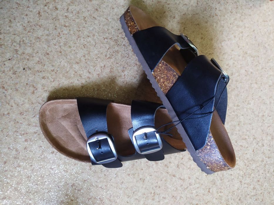 Шльопанці, літнє взуття