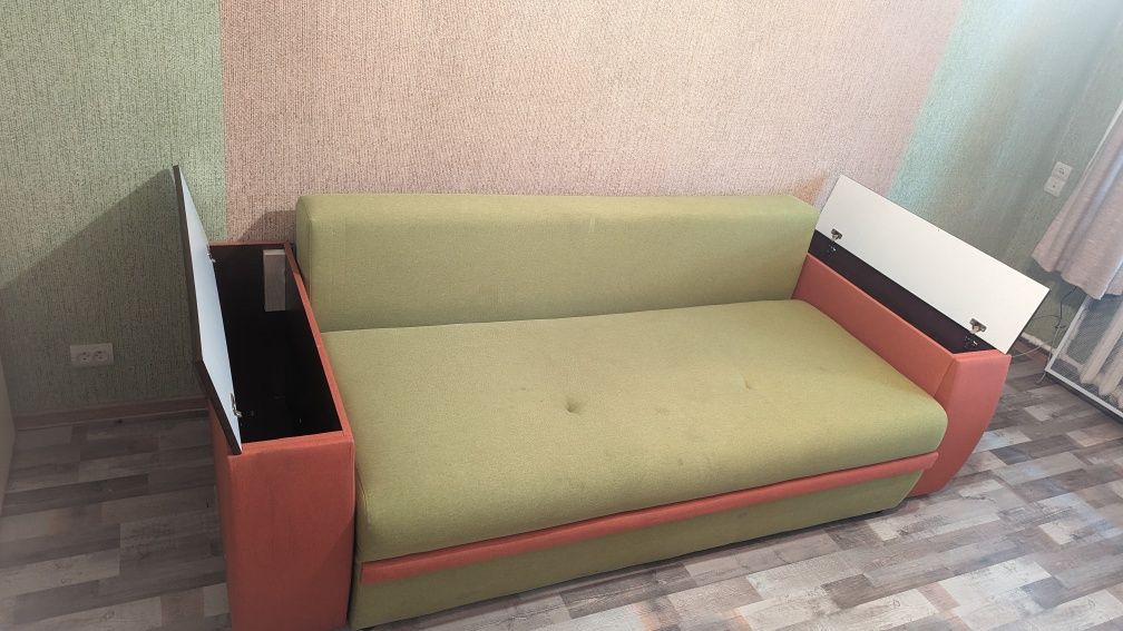 Розкладний диван, вмісткий , зручний, гарний, практичний