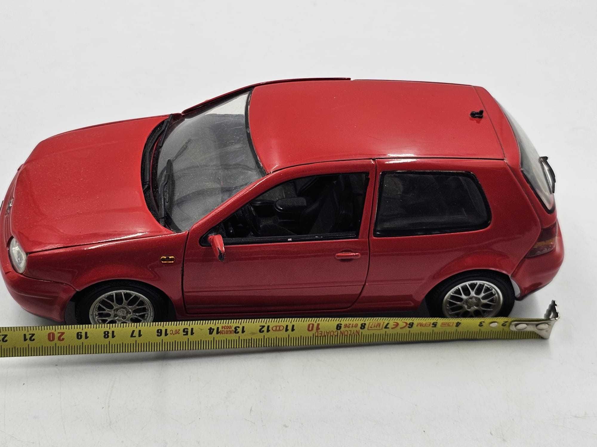 Revell 1/18 - Volkswagen Golf IV GTI