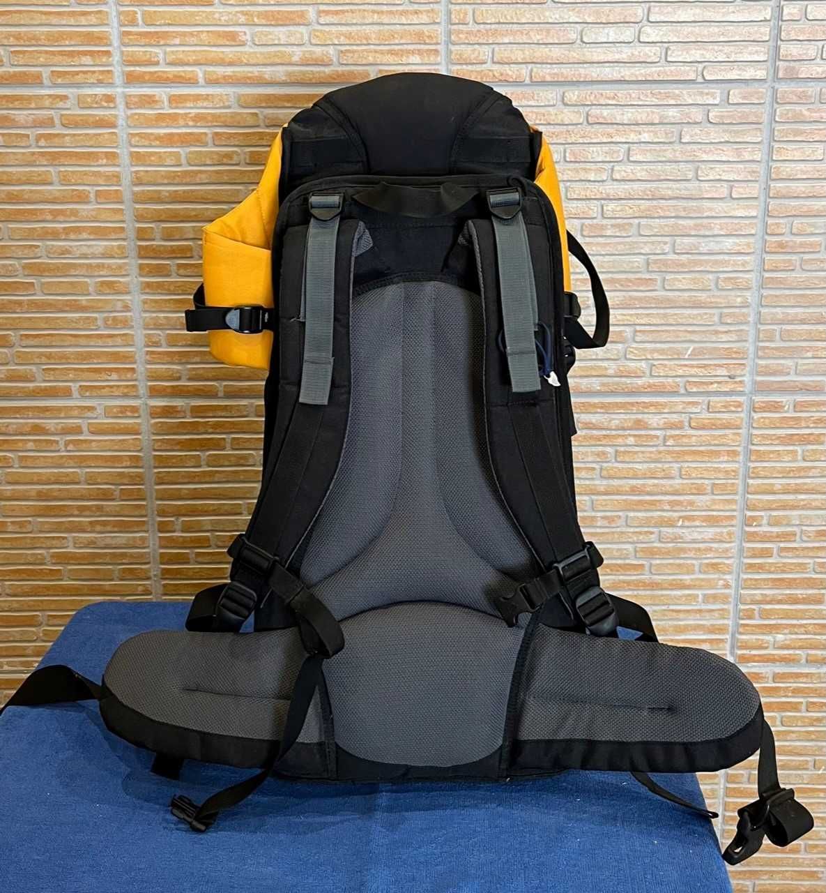 Marsúpio tipo mochila para transporte de criança