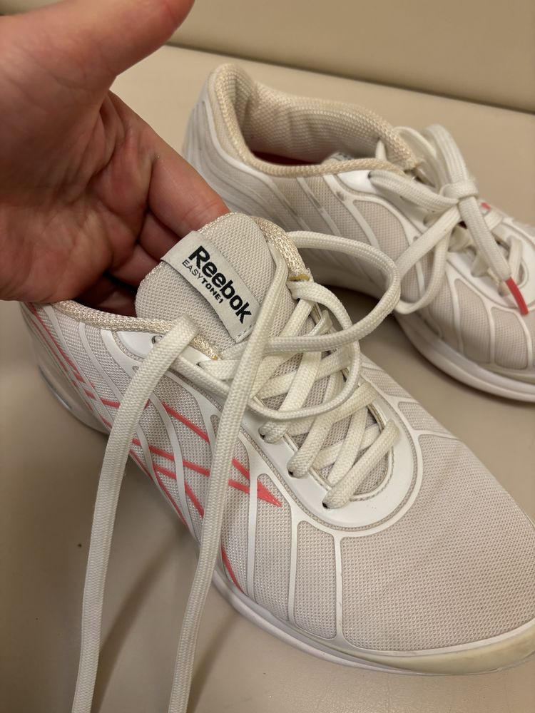 Biale morelowe buty sportowe do biegania reebok