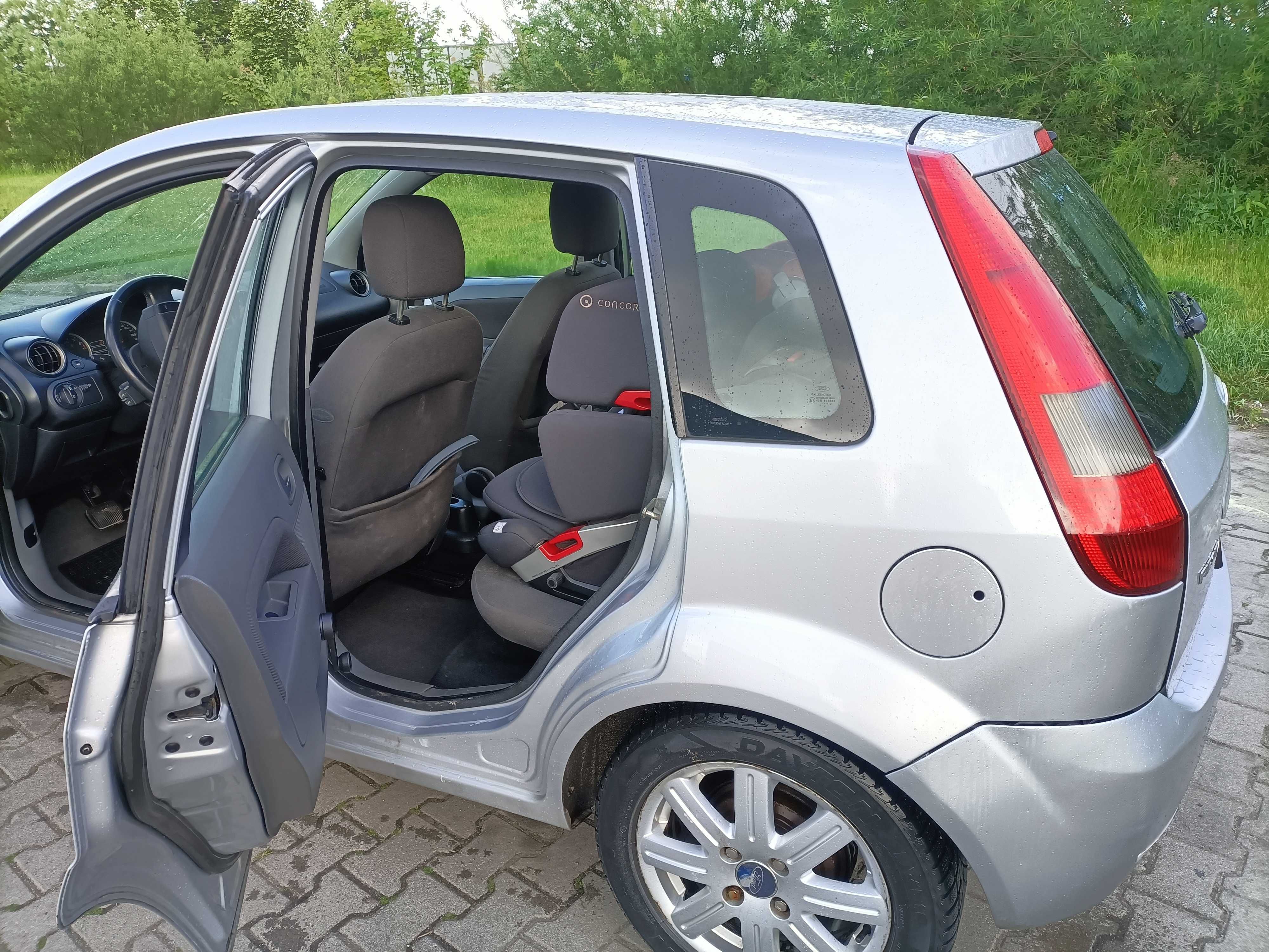 Ford Fiesta 2004 r. Automatyczną skrzynią biegów benzyna