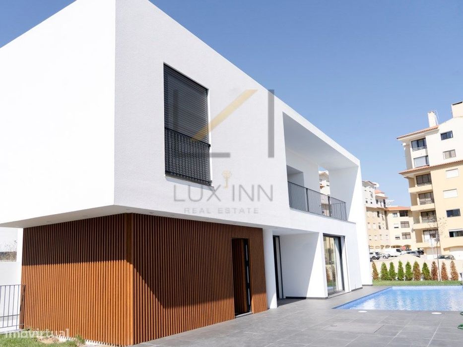 Moradia T3+1 nova com piscina e jardim