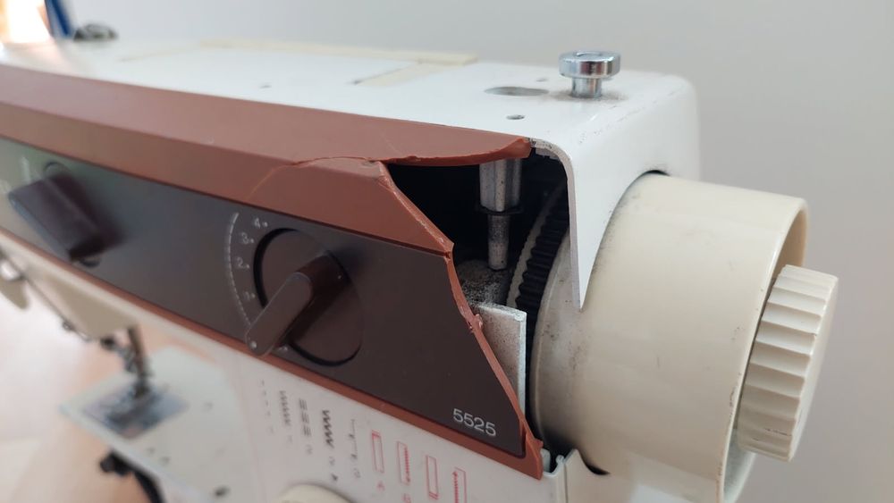 Maszyna do szycia Singer 5525