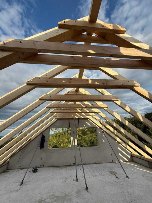 Więźba dachowa Drewno KVH C24 Prefabrykowana CNC Gotowa więźba dachowa