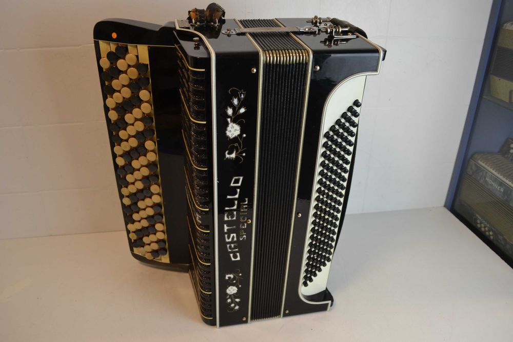 Acordeao Castelli 3 Voz Com Mala de Transporte.N 439