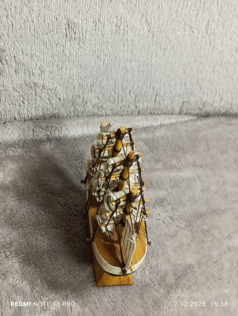 Model żaglowca wysokość 10cm
