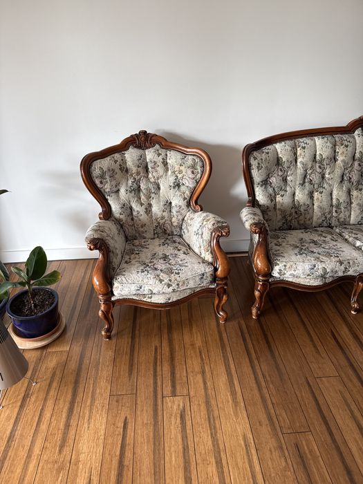 Sofa i dwa fotele stan bardzo dobry.