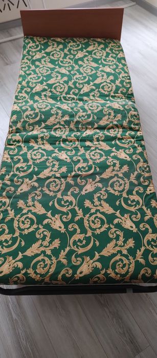 Розкладне ліжко з матрацом