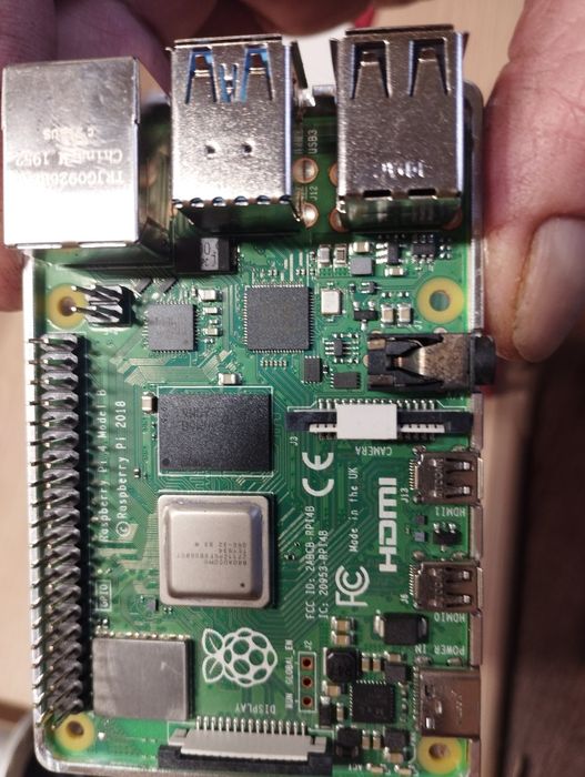 Микропроцессор,дисковод в ноутбук, две камеры видео наблюдения