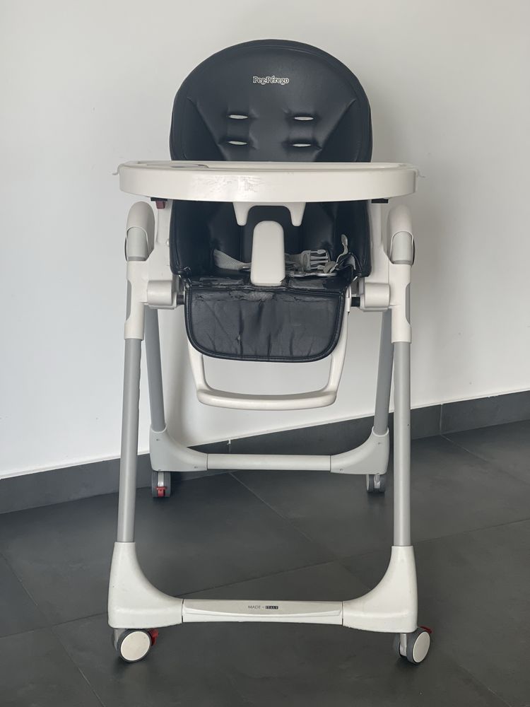 Cadeira de papa Peg-Perego com rodas