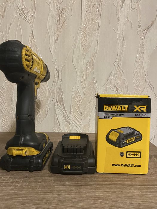 Аккумулятор + Зарядное DeWALT DCB 183G 18v