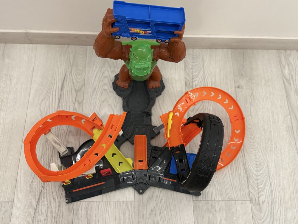 Трек Хот Вілс Напад токсичної горили Hot Wheels Toxic Gorilla