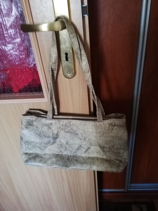 Sprzedam torebke beżową w czarne mazaje