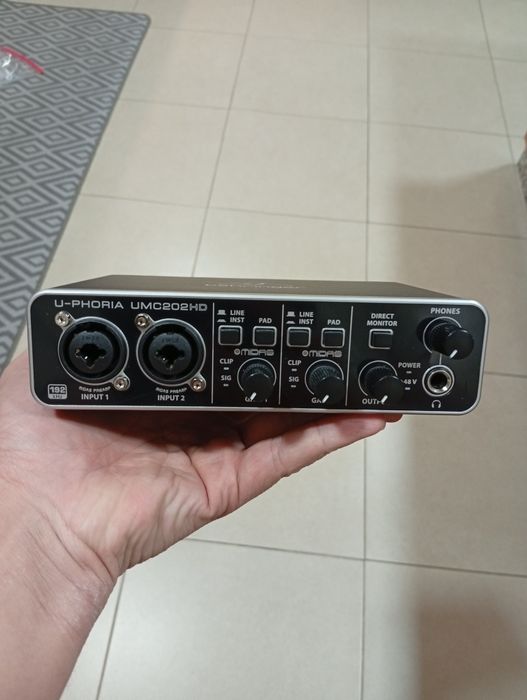 Interface beringher UMC202HD 2 canais