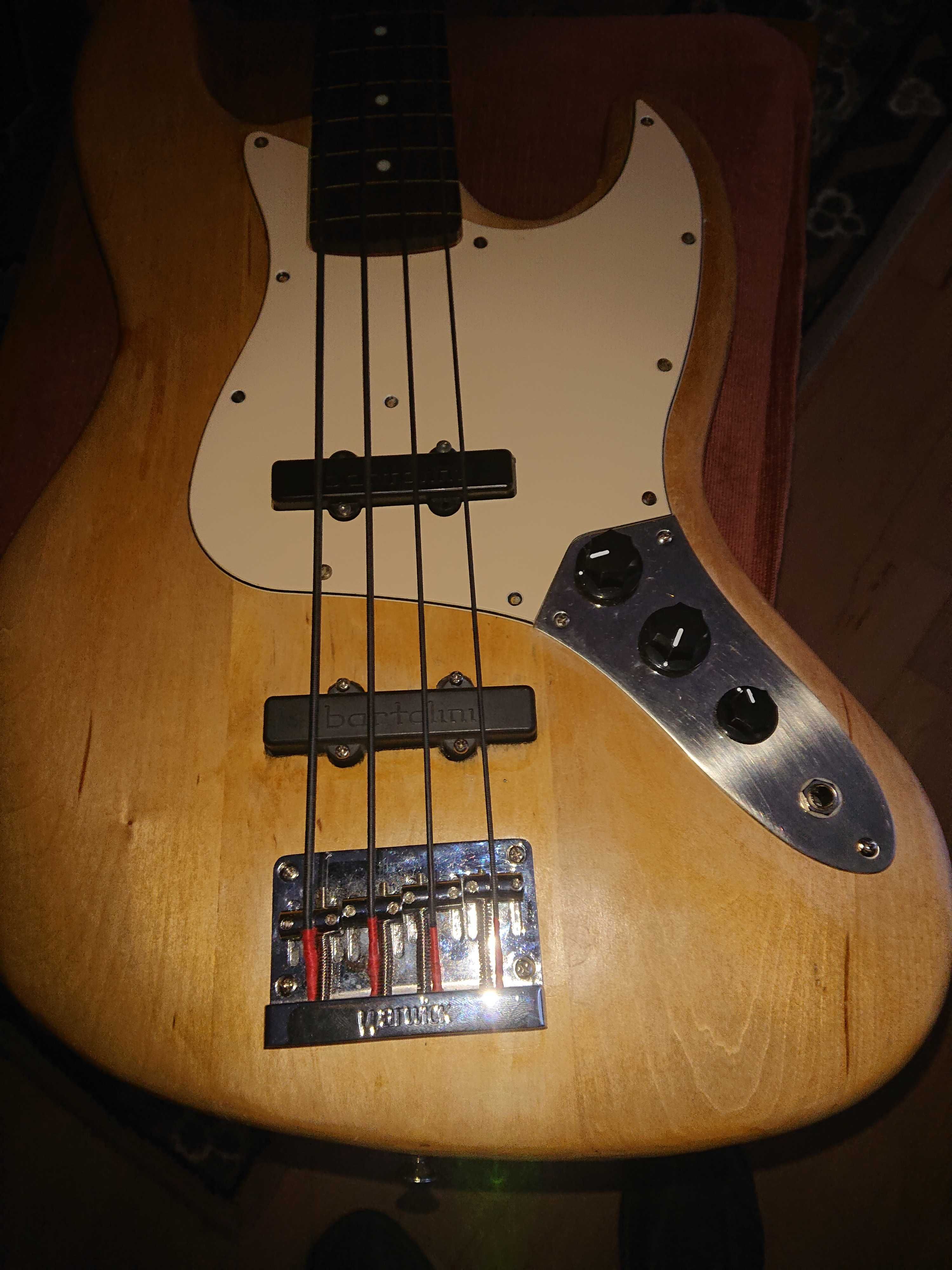 Gitara basowa fretless Vintage bartolini pickup