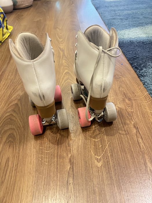 Patins  edea 230 bom estado rodas e regulementos com pouco uso