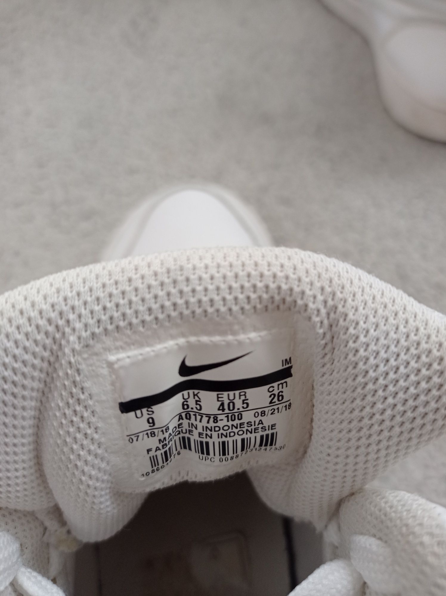 Кросівки Nike WMNS EBERNON MID AQ1778-100 р.40.5.US 9 26см.